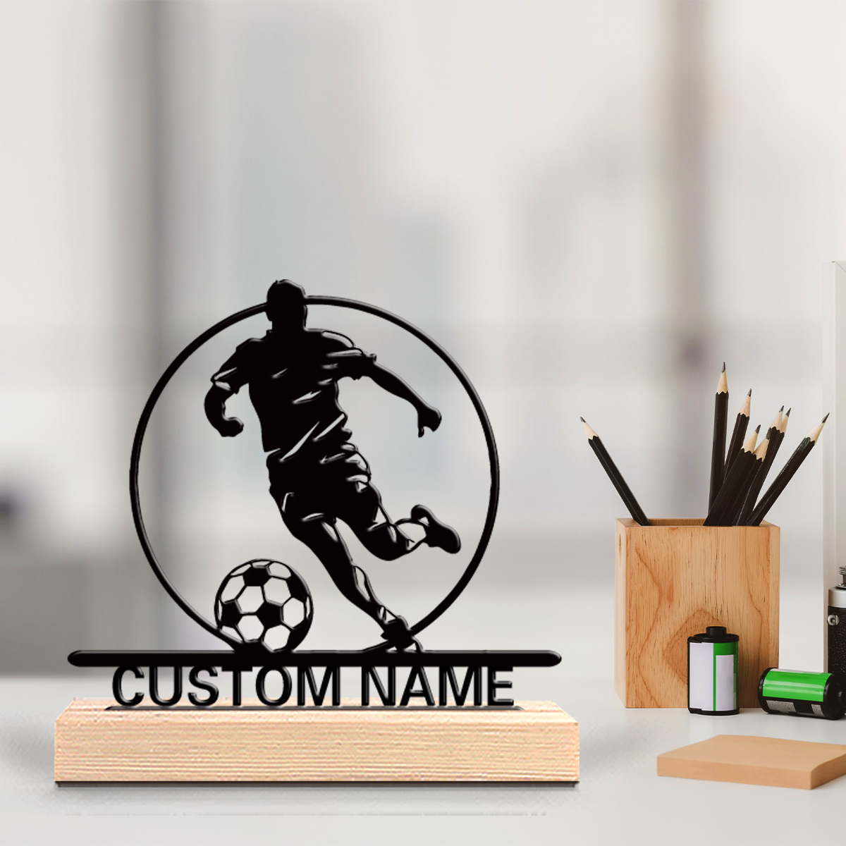 Office Furniture Home - Metalowa statuetka piłkarza z imieniem, drewniana